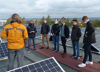 BeING Inside Projekt - Besichtigung der Solaranlagen der Laborschule Dresden
